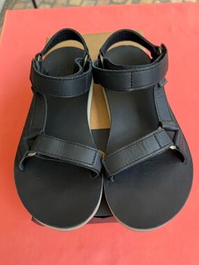 Women’s Teva Original Universal Leather Sandal Size 7